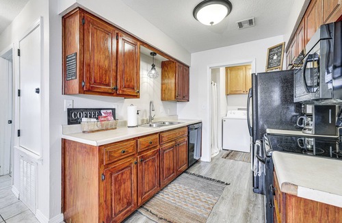 Joplin Cottage | Visit Route 66! Pet-friendly Joplin Gem w/Yard