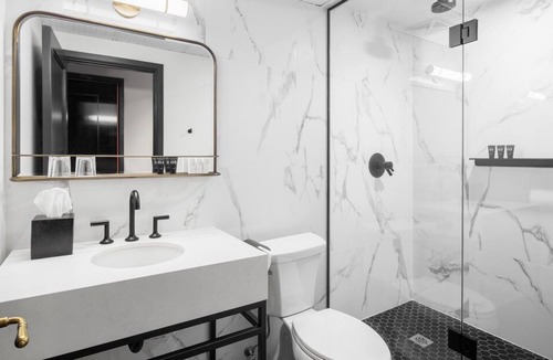 Riverside House | Visit the Iconic CN Tower! 4 Great Units in East End Gem! Rooftop Bar