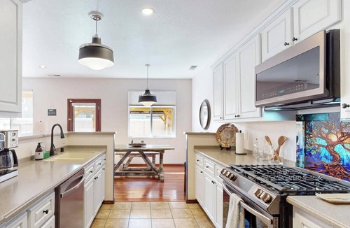Barelas House | Visiting ABQ for a conf? Home centrally located get anywhere in the city in 20m.