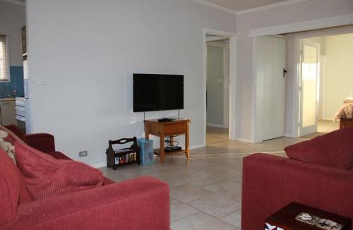 Cape Woolamai House | Vista Bloom Hideaway