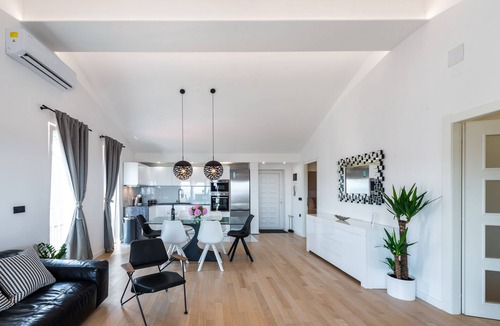 Gornji Kono Apartment | Vista Deluxe Apartment with swimming pool