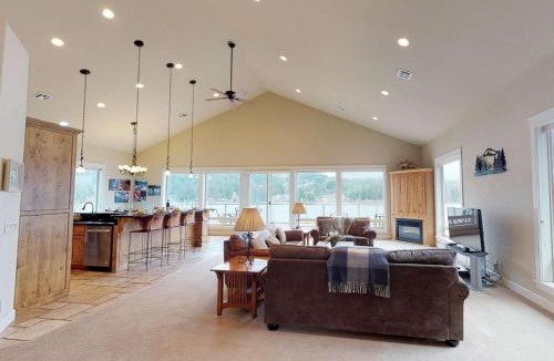 Dunes City House | Vista Point Lake House