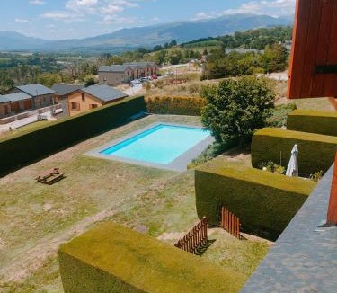 Saillagouse Apartment | Vistas excepcionales, jardín con piscina, muy acogedor