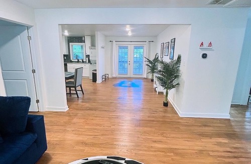 Collier Heights House | Visual Illusion themed 3-bedroom house near downtown Atlanta