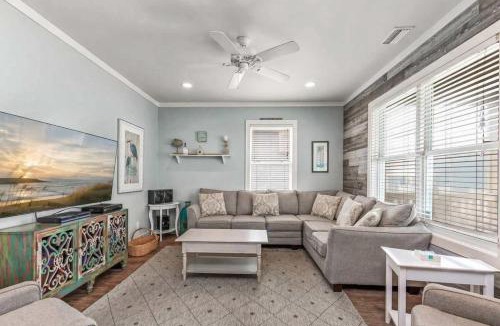 Morgantown House | Vitamin Sea 3 Min Walk to the Beach Sleeps 13