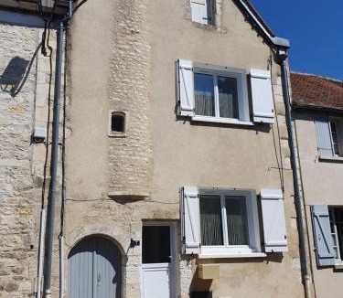 Deux Rivieres House | Vitis Vinifera