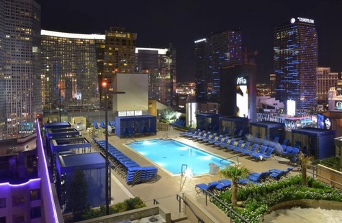 Las Vegas House | Viva Las Vegas! Scan The Code For 3D Tour! Onsite Pool, Spa