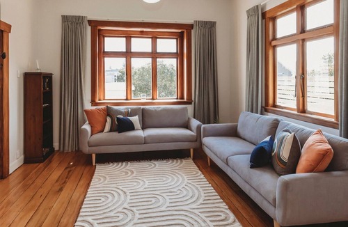 New Plymouth Cottage | Vivian Cottage Central City