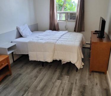 Neepawa Hotel | Vivian Motor Hotel