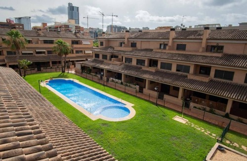 Pobles de l'Oest House | Vivienda Adosada Junto Palacio DE Congresos