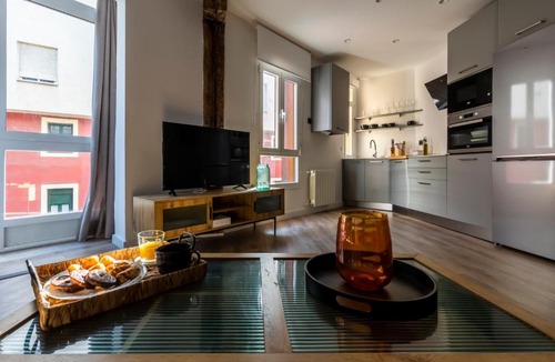 Bilbao la Vieja Apartment | Vivienda Turística Plaza de los Tres Pilares