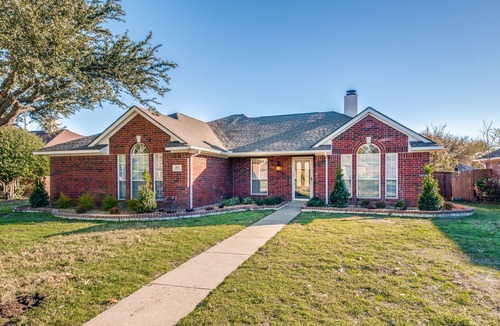 Allen House | VLT Pet-friendly, spacious layout & modern decor