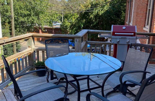 Museum District House | VMFA Carytown Keyless Coffee & Treats Queen Bedrooms Generous Deck