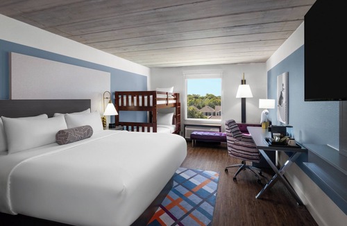 Redmond Terrace Hotel | voco College Station Aggieland by IHG