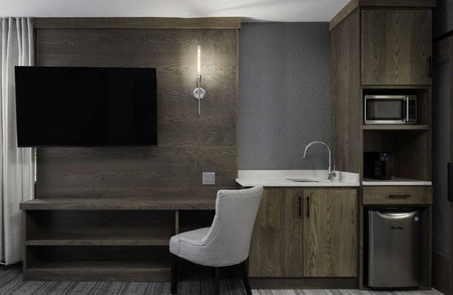 Downtown Niagara Falls Hotel | voco Niagara Falls - The Cadence by IHG