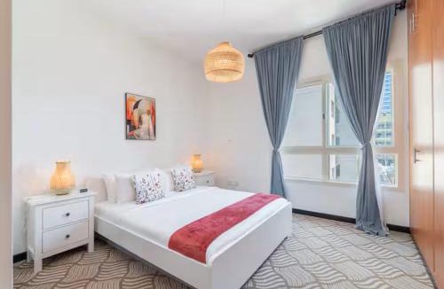 The Greens Apartment | Vogue Vacation Homes, The Greens Al Alka near Mall of the Emirates, One Bedroom Apartment with Balcony and Vibrant community View, Access to all Amenities