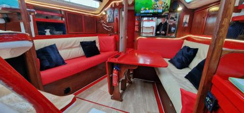 Cherbourg-en-Cotentin Boat Rental | Voilier de tout confort