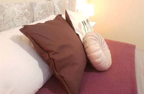 Netley House | Vokes House Sleeps 7 and Parking