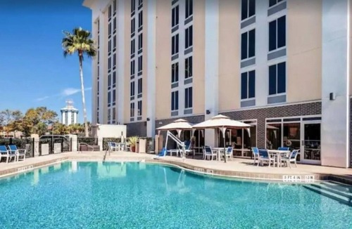 Florida Center Hotel | Volcano Bay /Large 2 Queen Beds Hotel + Parking #4