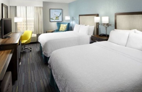 Florida Center Hotel | Volcano Bay / Large 2 Queen Beds Hotel + Parking #7