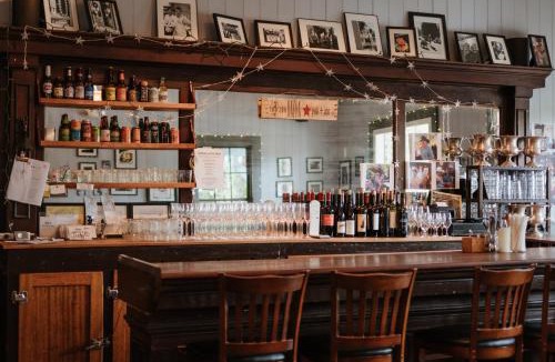 Volcano Hotel | Volcano Union Inn and Pub