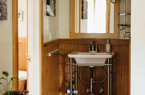 Volcano Bed & Breakfast | Volcano Union Inn and Pub