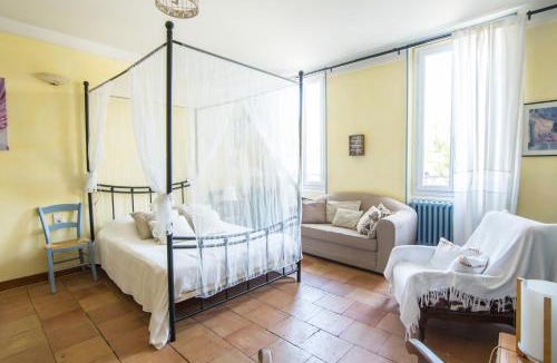 Albi Apartment | Volets Bleus et Briques Rouges