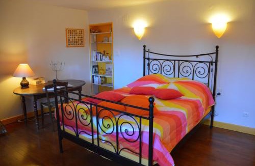 Albi Apartment | Volets Bleus et Briques Rouges