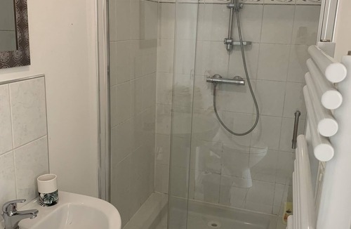 Saint-Quentin Apartment | Voltaire 4 Chez Adrien