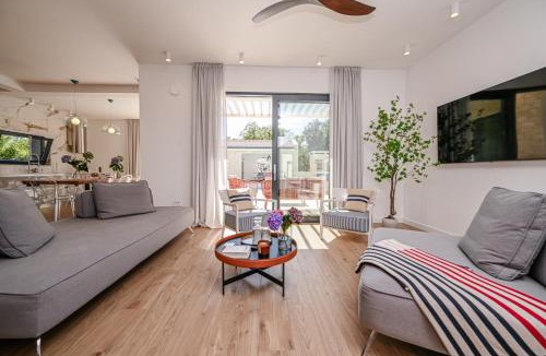 Kras Villa | Vonskari Luxury Pool Villa