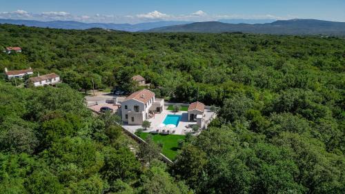 Kras Villa | Vonskari Luxury Pool Villa