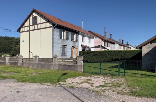 Aumontzey House | Vosges: quiet house near Gérardmer (15 min) – sleeps 8 – pets allowed.