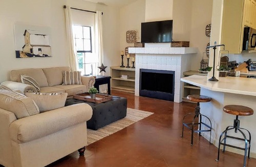 Dripping Springs House | VOTED TOP 10 for 3 Yrs Countryside Retreat -Hot Tub & Fire Pit