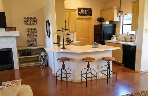 Dripping Springs House | VOTED TOP 10 for 3 Yrs Countryside Retreat -Hot Tub & Fire Pit