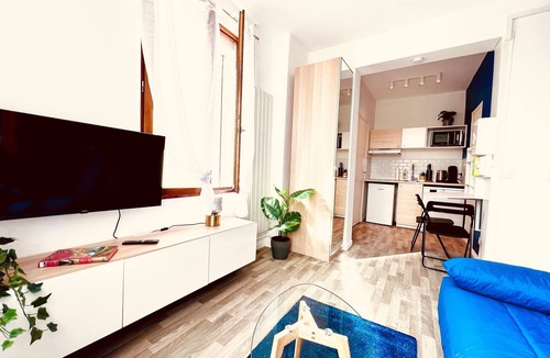 Saint-Honore - Jeanne d'Arc Apartment | Voyage au centre de la terre