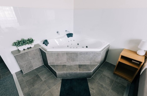 Minchinbury Hotel | Voyager Motel