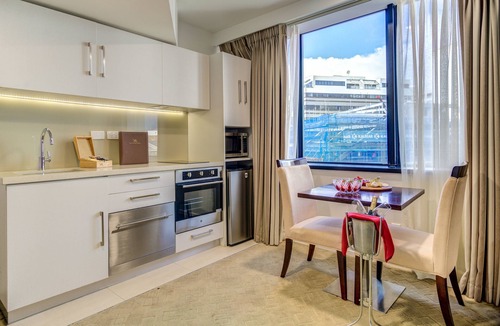 Newton Hotel | VR Queen Street - Hotel & Suites