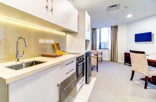 Newton Hotel | VR Queen Street - Hotel & Suites