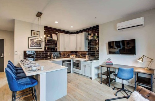 Berkeley Apartment | Vrain - New 2-Bedroom Apt w/Workspace