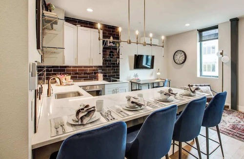 Berkeley Apartment | Vrain - New 2-Bedroom Apt w/Workspace