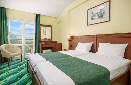 Lozovac Hotel | Vrata Krke Hotel