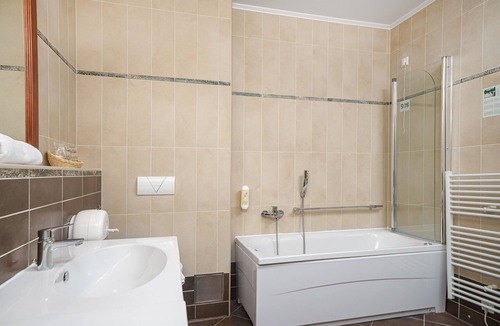 Lozovac Hotel | Vrata Krke Hotel