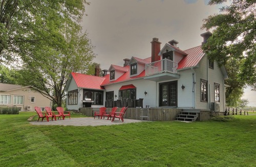 Saint-Charles-sur-Richelieu House | Vrbo Property