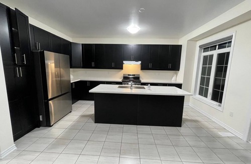 Mount Pleasant House | VRBO 6 Queen Beds in 6 Bedrooms with 3 Bedrooms Having Attached Bath