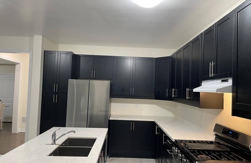 Mount Pleasant House | VRBO 6 Queen Beds in 6 Bedrooms with 3 Bedrooms Having Attached Bath