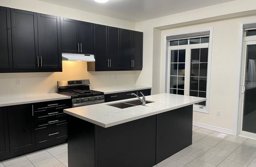 Mount Pleasant House | VRBO 6 Queen Beds in 6 Bedrooms with 3 Bedrooms Having Attached Bath