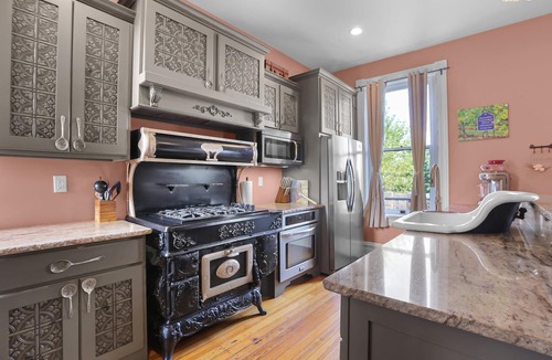 Washington House | VRBO Brick House of Washington