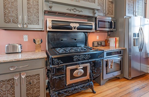 Washington House | VRBO Brick House of Washington