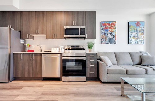 Pickering Apartment | VRBO - Huge King Bed, Beautiful City&lake Views, Private Balcony & Parking