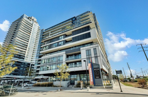 Pickering Apartment | VRBO - Huge King Bed, Beautiful City&lake Views, Private Balcony & Parking